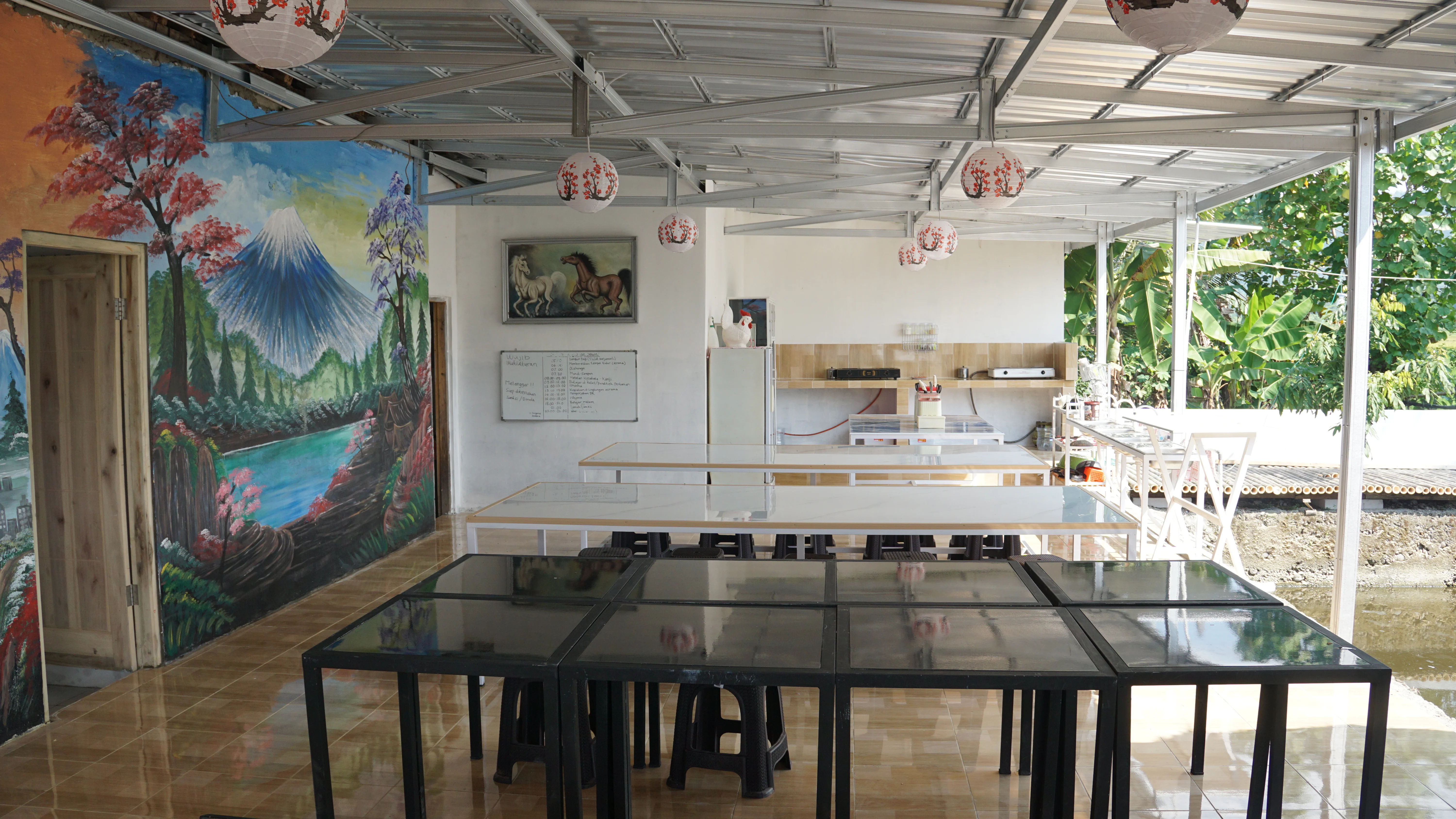 Ruang Makan dan Dapur Nyaman di Passion Japan: Tempat Berkumpul dan Mengasah Kemandirian Siswa